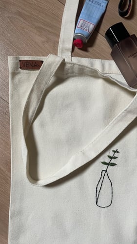 حقيبة قماشية بتطريز يدوي