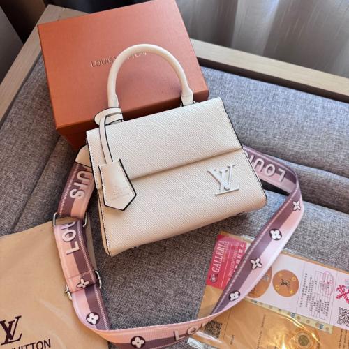 شنطة LV