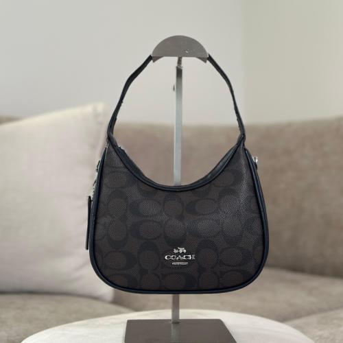 شنطة COACH