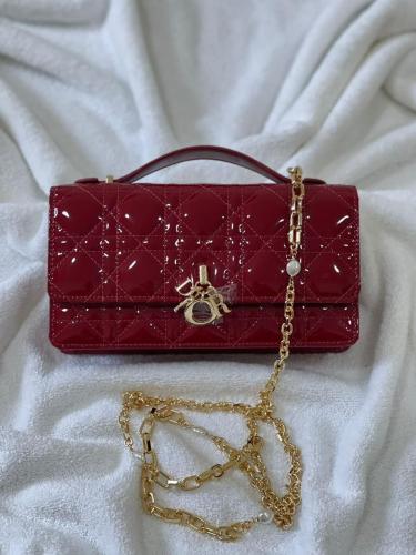 شنطة Dior أحمر