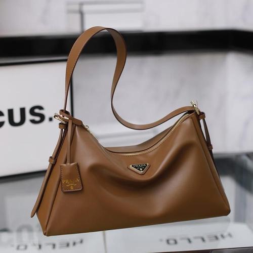 شنطة PRADA
