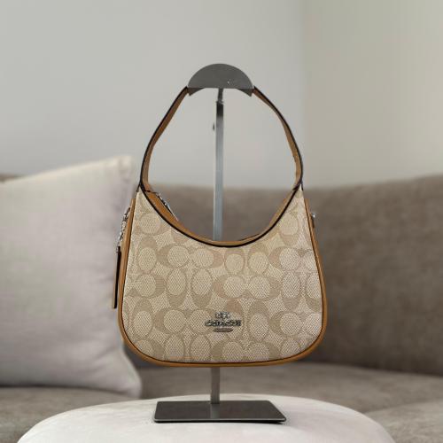 شنطة COACH