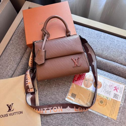 شنطة LV