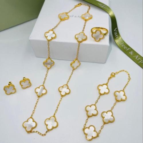 طقم فان كليف صدفي ( ذهبي او فضي )