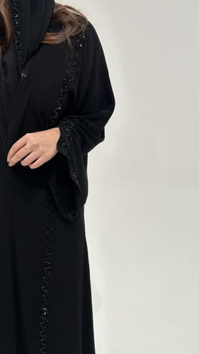 N3 عباية مع شك يدوي اسود