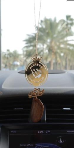 تعليقه شعار النصر مع كسره العود