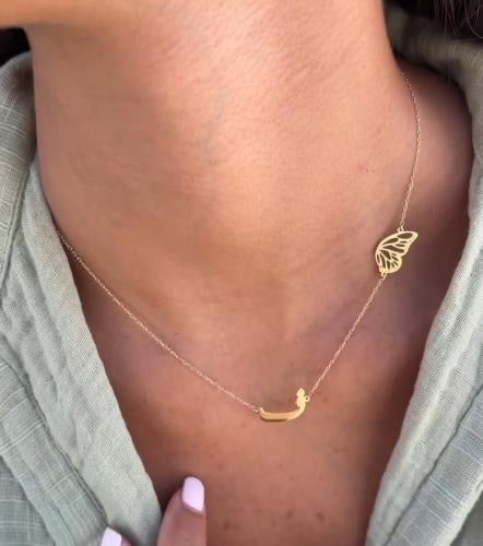 سلسال حرف مع فراشه مطلي ذهب