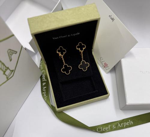 حلق اسود وردتين