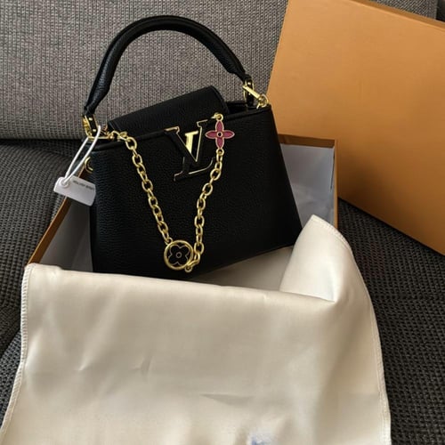 شنطه لوى عده الوان