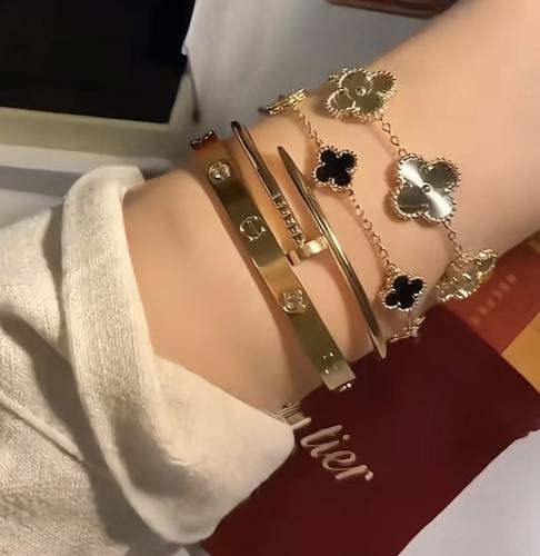 تنسيق 4بكج اساور مطلي ذهب