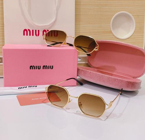 نظاره miumiu