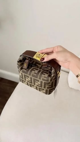 شنطه فندي بني