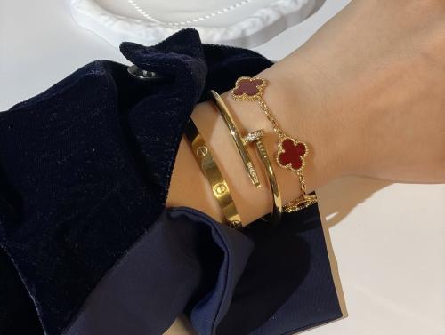 بكج 3اساور مطليه ذهب