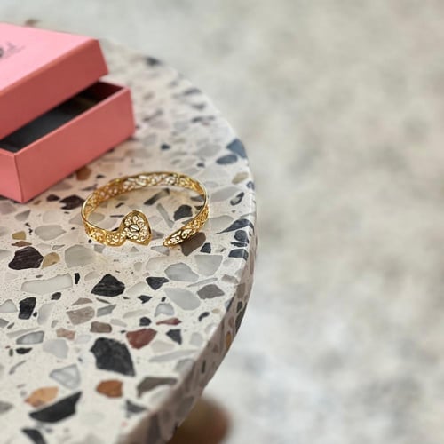 اسواره حرف مع زخارف فاخره