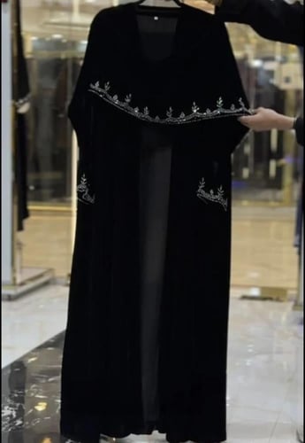 عبايه مخمل شتويه