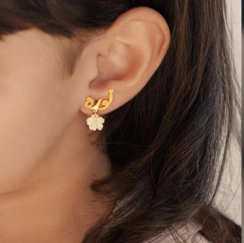 حلق بالاسم مع ورده صدف