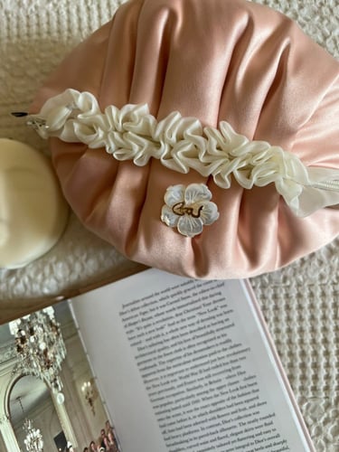 بروش ورده صدف الاسم مطلى ذهب