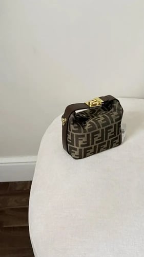 شنطه فندي بني