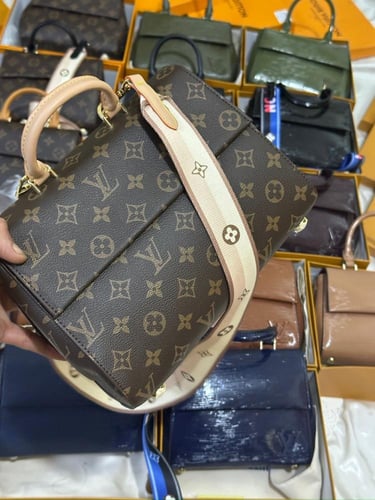 شنطه فيتون حجم وسط