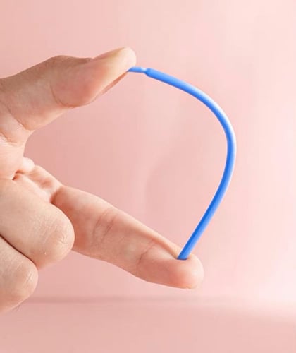 أعواد قطنية نحيفة ودقيقة للتجميل