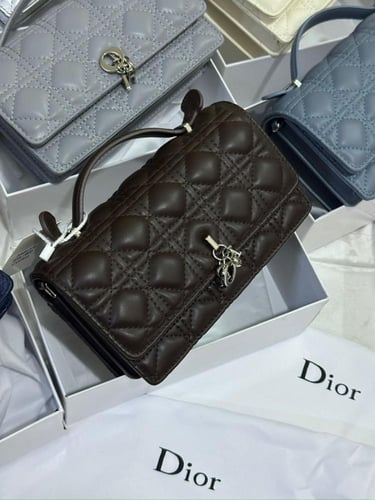 شنطة ديور مطفي قفل فضي