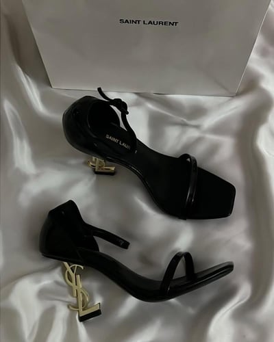 كعب سان لوران