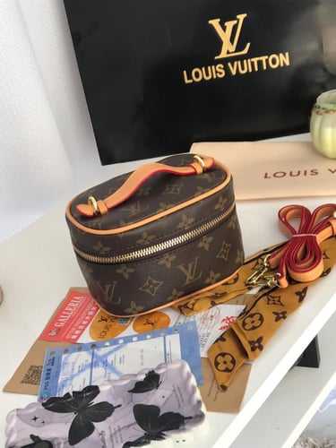 شنطة لويس فيتون مكياج