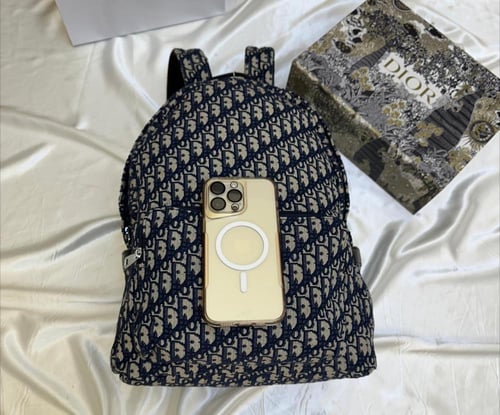 شنطة ظهر من ديور