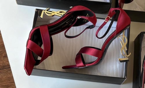 كعب سان لوران