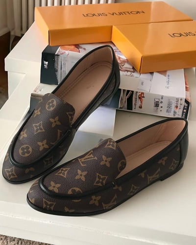 حذاء لويس فيتون