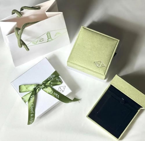 خاتم فان كليف مع الملحقات