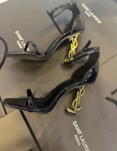 كعب سان لوران