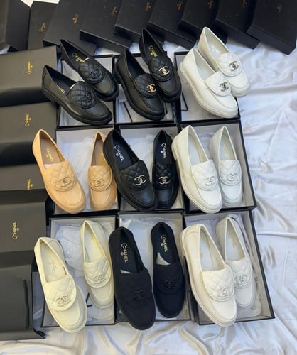 حذاء شانيل كلاسيكي نادر