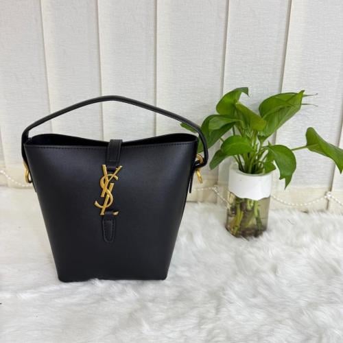 شنطة سان لوران باكيت ميني