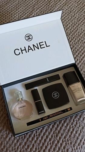 بوكس شانيل مع الملحقات