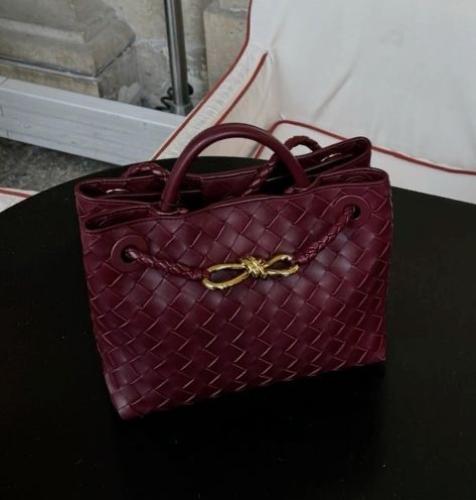 شنطة بوتيقا عنابي