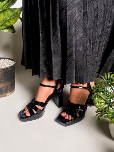 كعب سان لوران