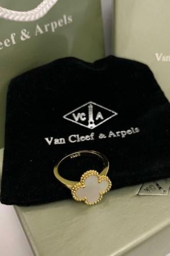 خاتم فان كليف مع الملحقات