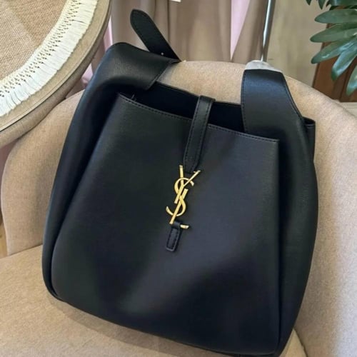 سان لوران توت باق