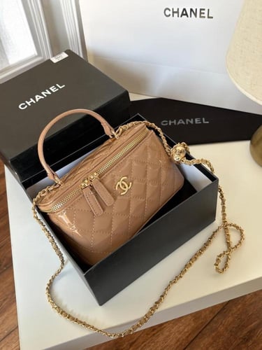 شنطة شانيل مكياج لمعه