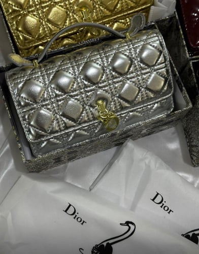 شنطة ديور لامع