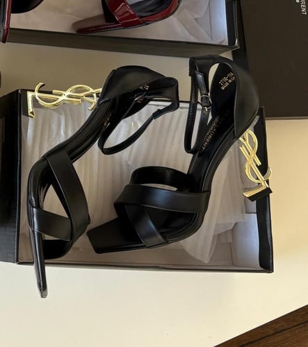 كعب سان لوران