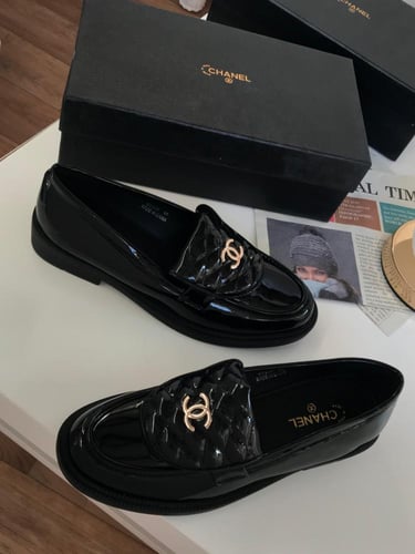 حذاء شانيل كلاسيكي نادر