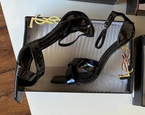 كعب سان لوران