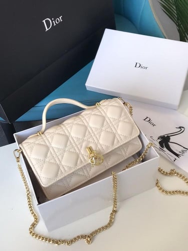 شنطة ديور مطفي قفل ذهبي