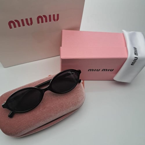 نظارات ميو ميو مع الملحقات