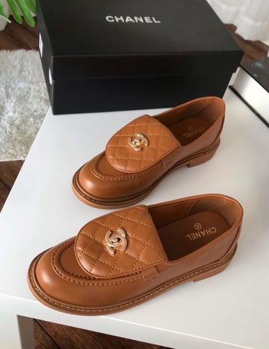 حذاء شانيل كلاسيكي نادر