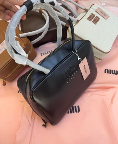 شنطة ميو ميو ليذر بو