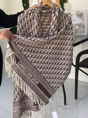 سكارف ديور
