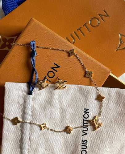 طقم لويس فيتون مع الملحقات